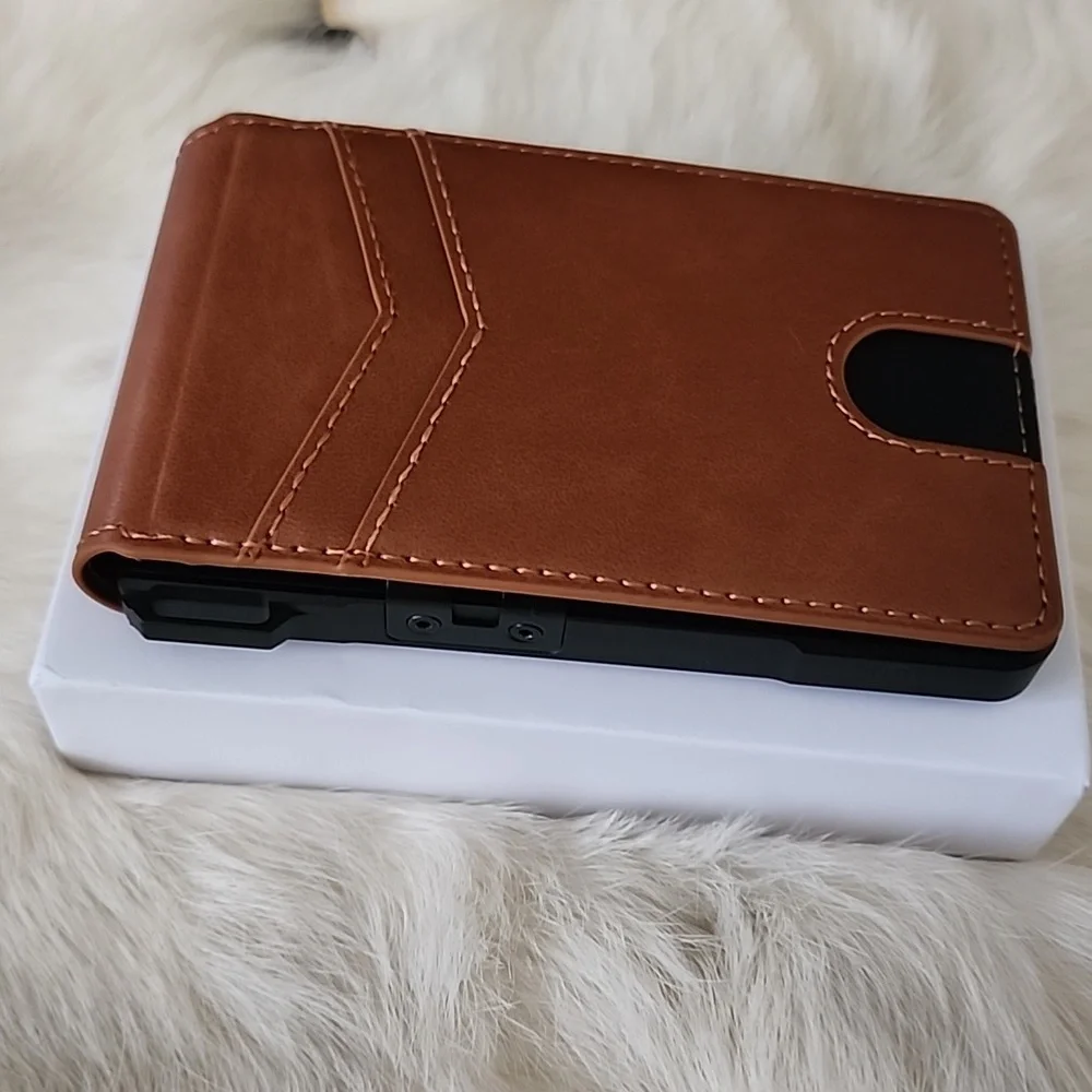 Men's Minimalist RFID Wallet With Card Ejector